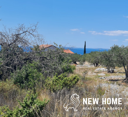 Building plot with sea views in a quiet location